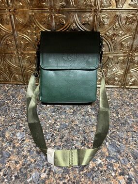 Green Leather Crossbody Messenger Bag - Shoulder Bag. Unauthentic Gucci.